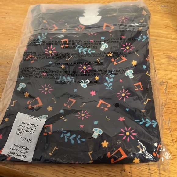 Disney Loungefly 4Coco Music Passport bag with adjustable strap. NWT - Picture 3 of 4